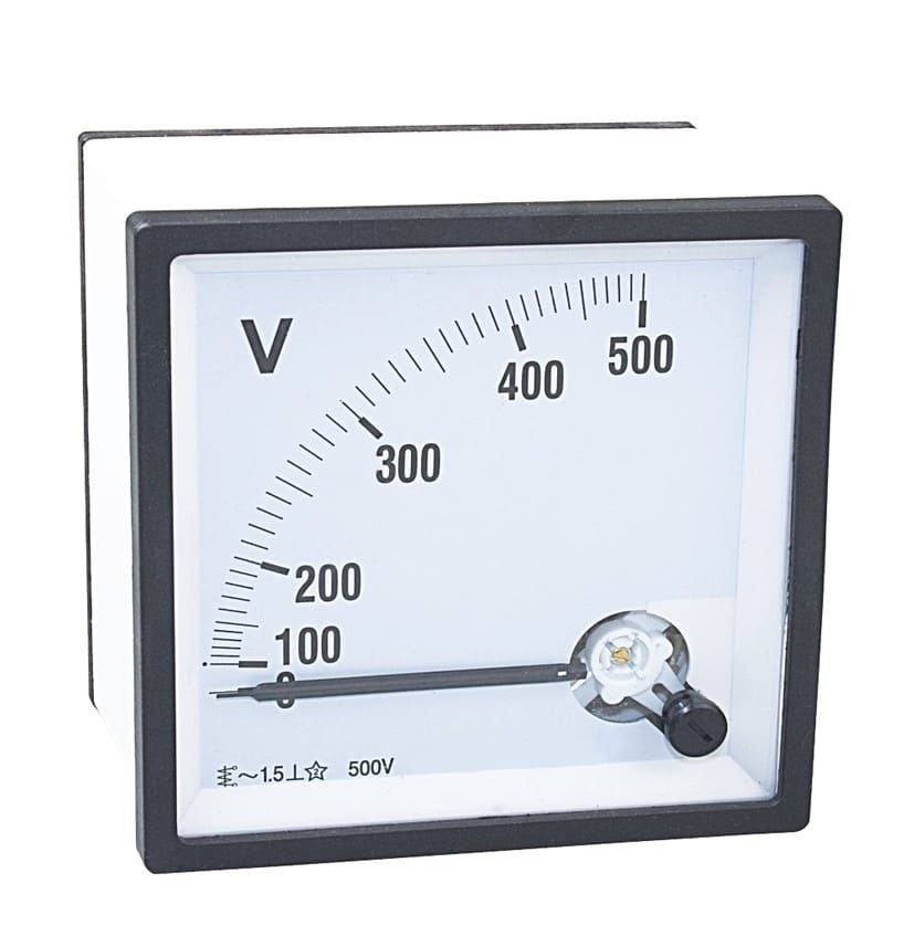 Voltímetro analógico de painel – visualização da tensão elétrica em tempo real
